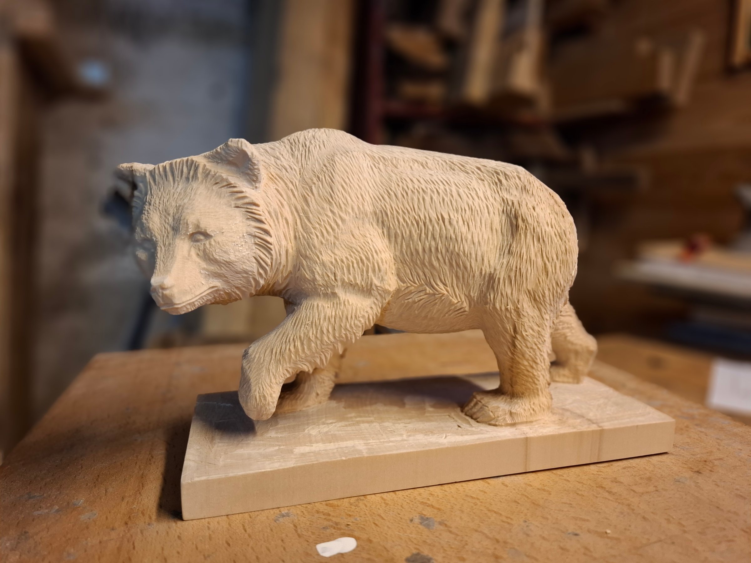 Skulptur «Bär mit Härz» – Ein Unikat aus Eichenholz – Bild 1 von 3